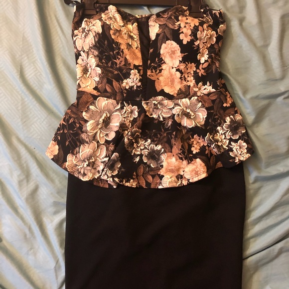 Flowered mini dress - Picture 1 of 3
